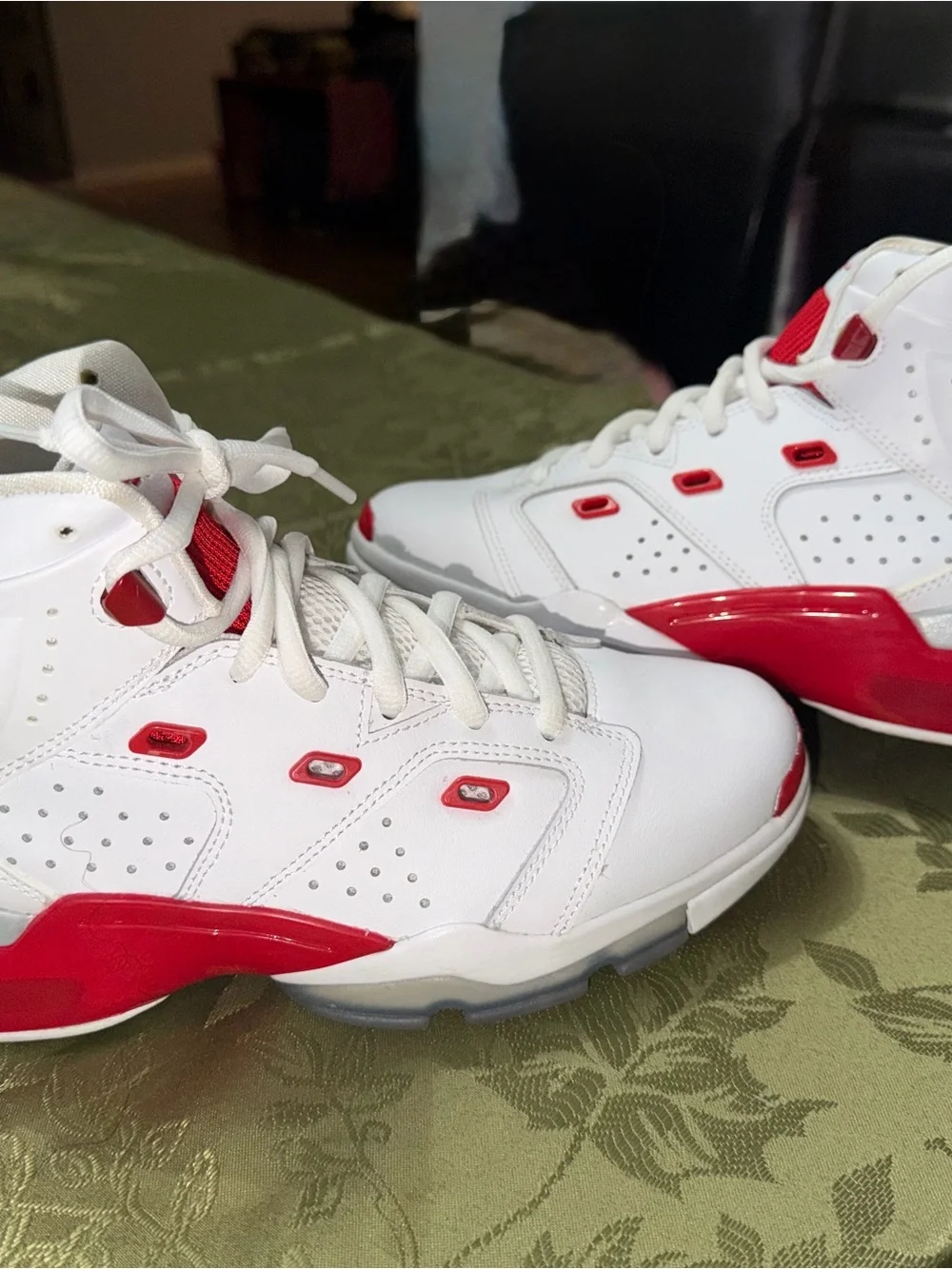 Air Jordan Kids 'WHITE FIRE RED' Top Sneakers
